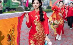 他的舌头探进蜜源毛毛虫说说